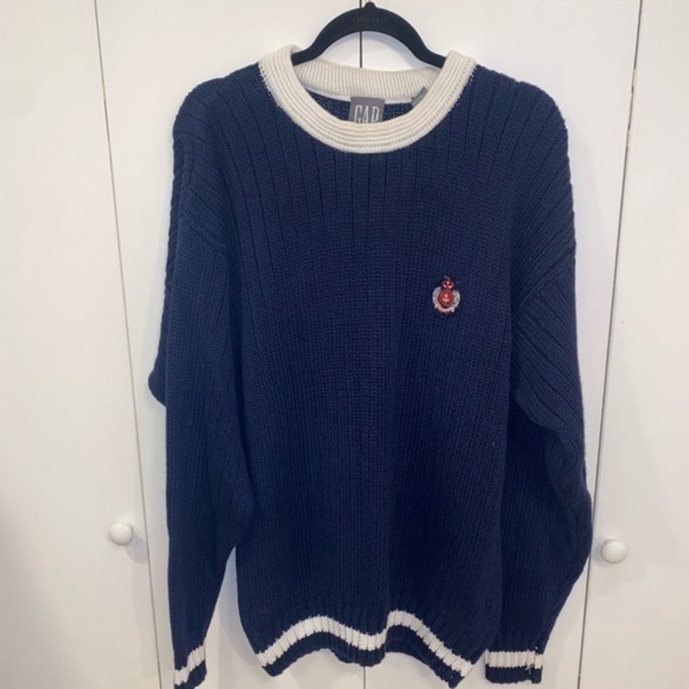 Vintage Gap Sweater with Crest size Large Cotton Blend